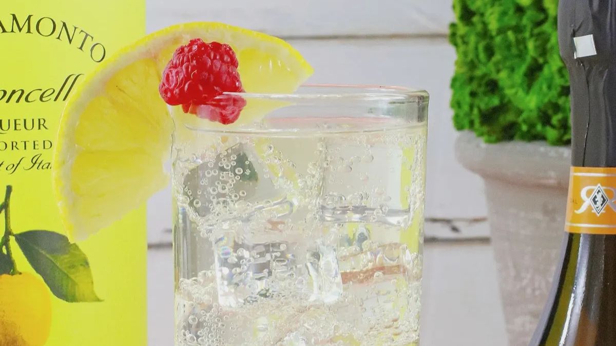 Limoncello Raspberry Prosecco Cocktail.