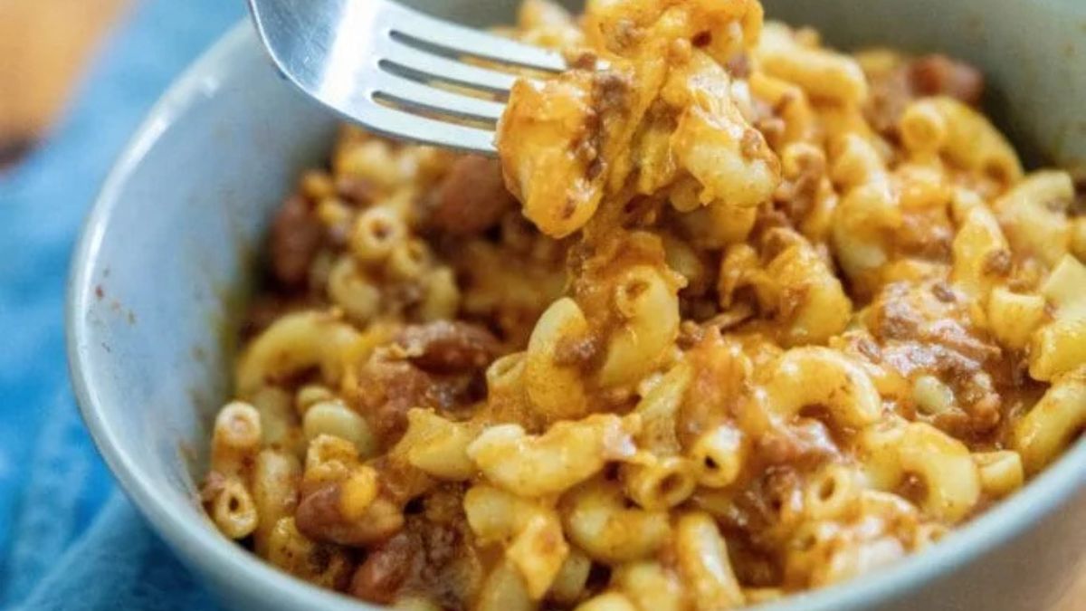 Homemade Silly Chili Macaroni Recipe.