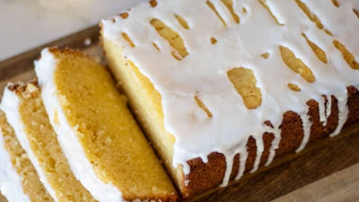 Mama’s Easy Iced Sourdough Lemon Cake.