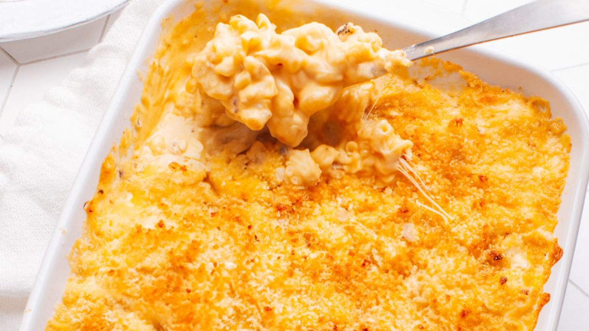 Old Fashioned Baked Macaroni and Cheese (Extra Creamy!).