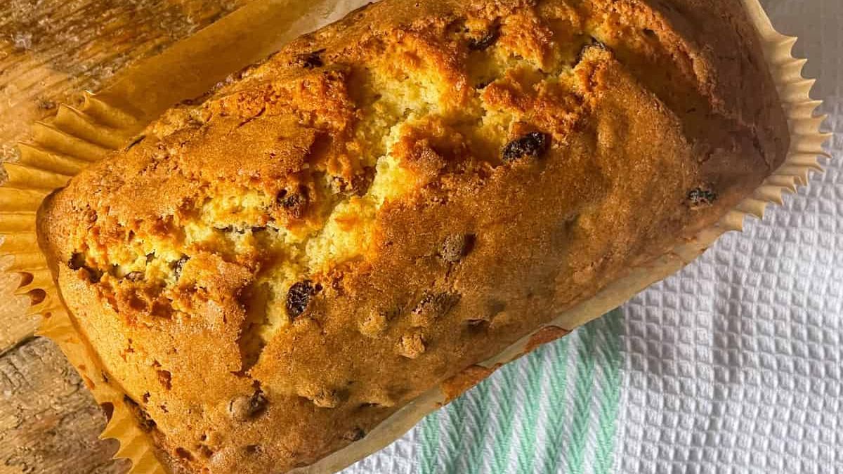 Sultana Cake with Lemon.