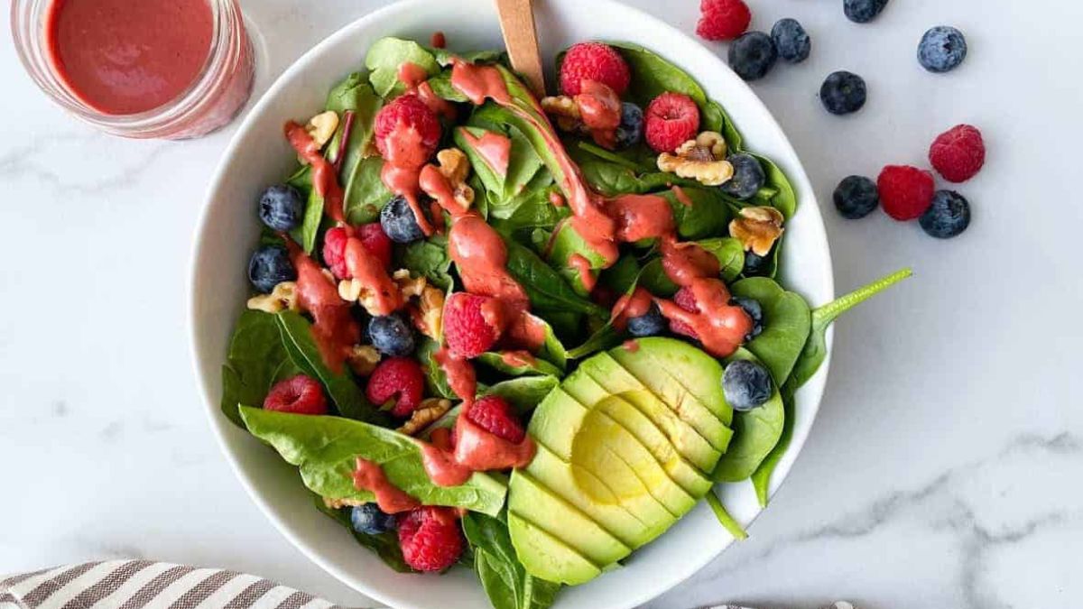 WHOLE30 BERRY SALAD WITH RASPBERRY VINAIGRETTE.