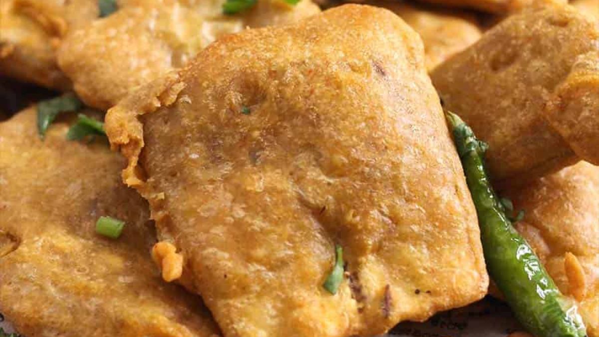 Banana Pakora | How To Make Fritters.