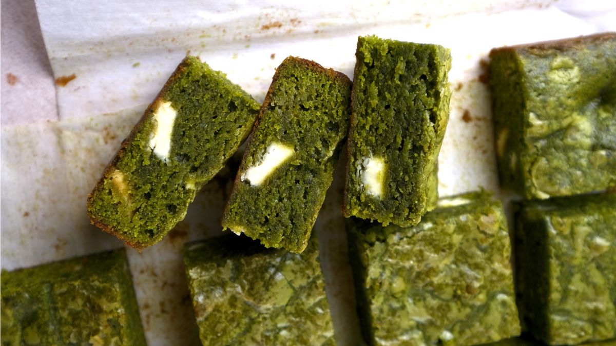Chewy Matcha Brownies Recipe.