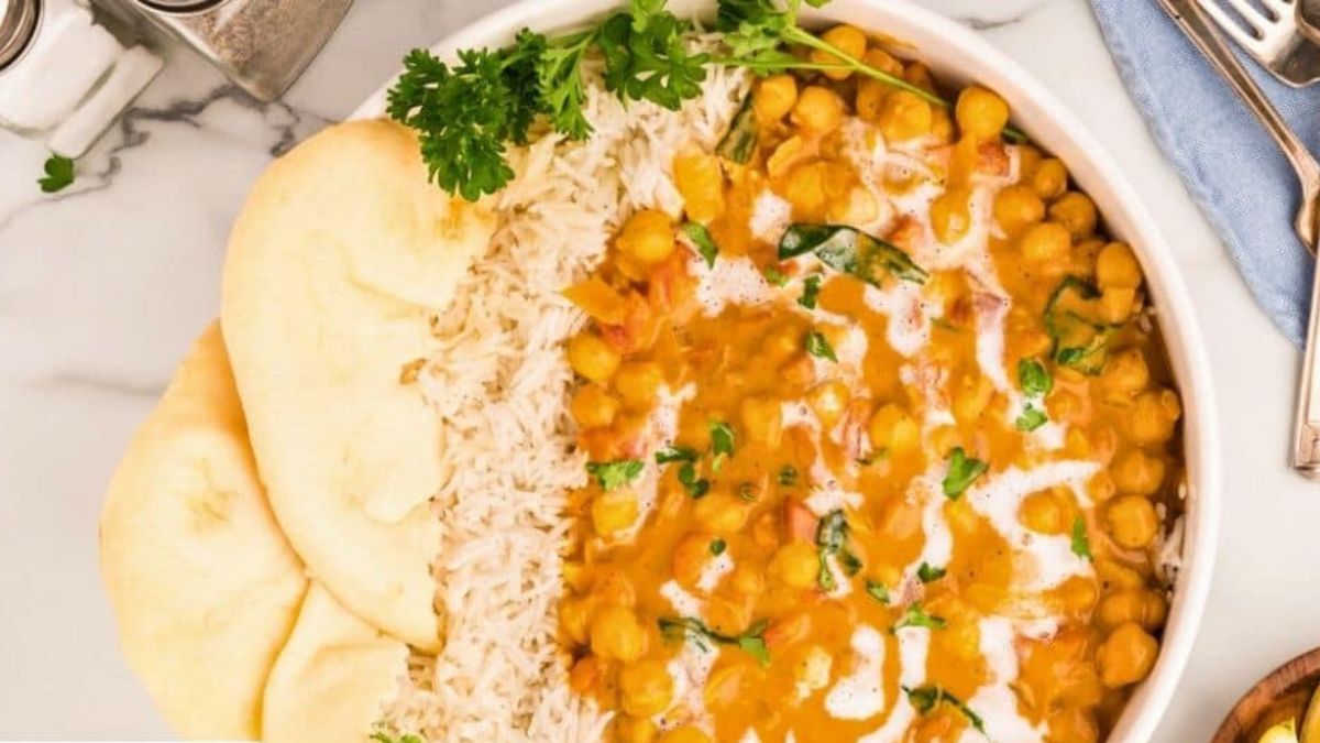 Chickpea Spinach Curry Dinner (Mediterranean Diet).