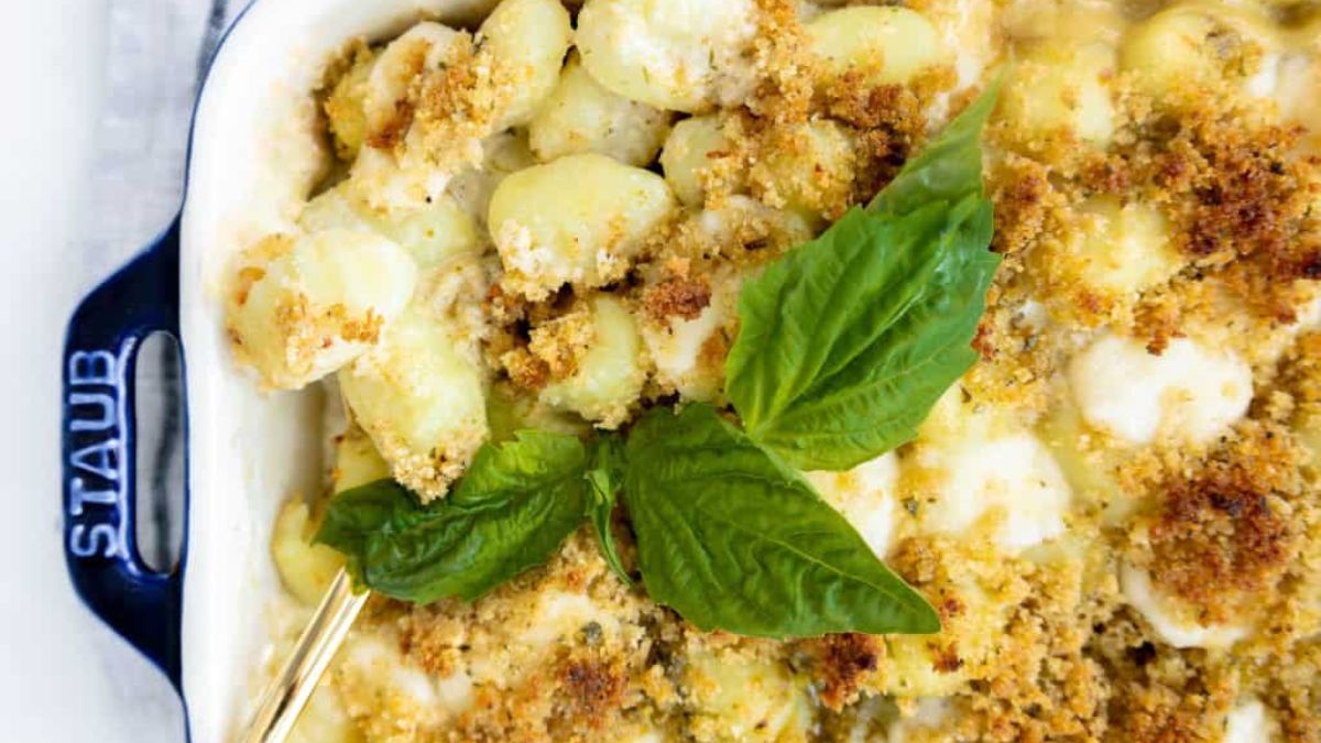 Creamy Pesto Gnocchi Bake {30 Minutes!}.