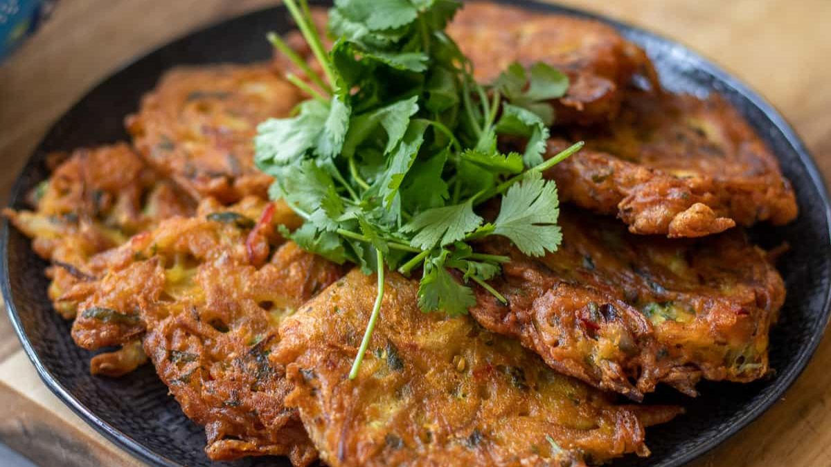 Crispy Onion Bhaji (Pakora) Recipe.