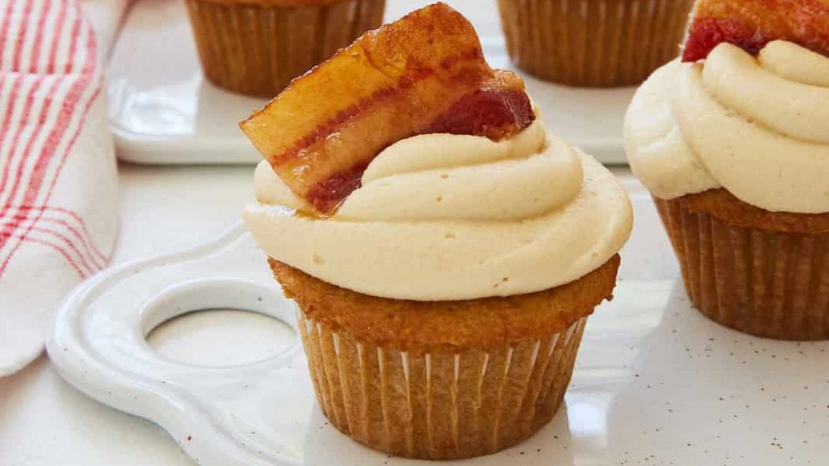 Cupcakes with Maple Frosting and Candied Bacon.