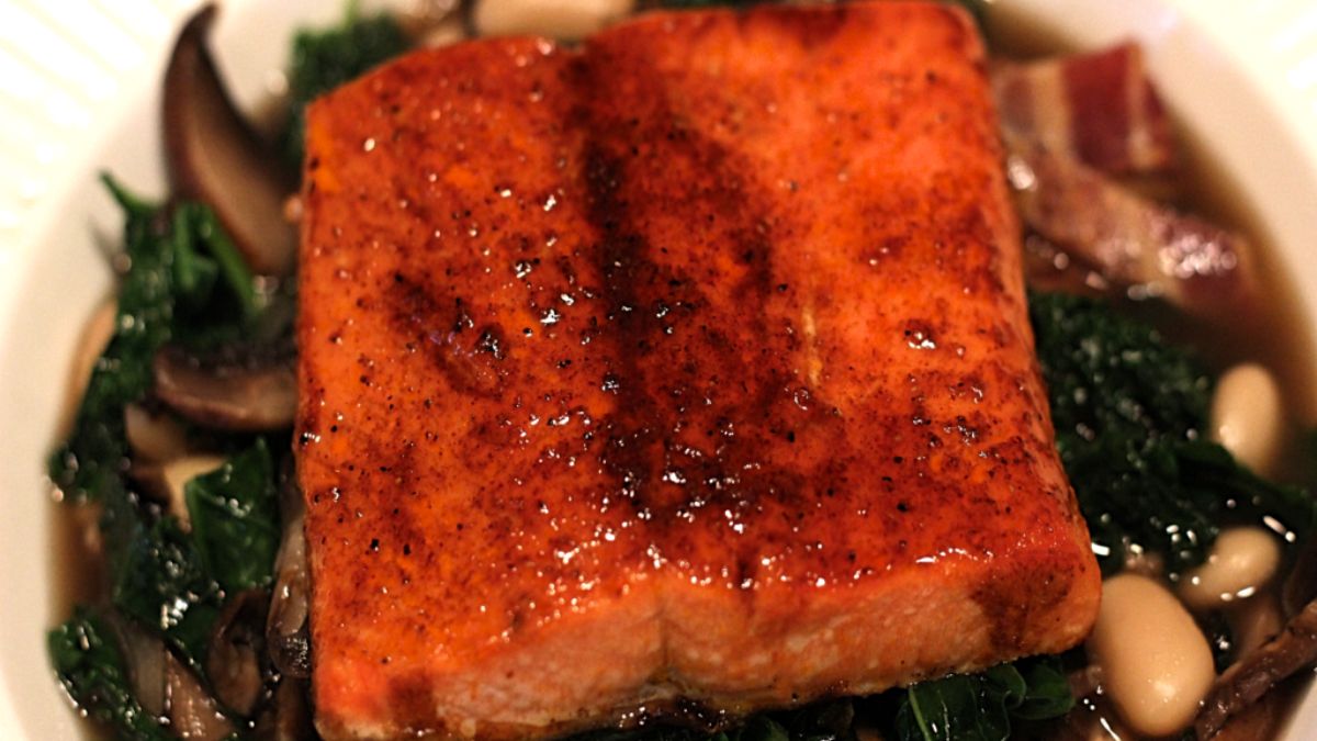 Easy Broiled Salmon Recipe with White Bean and Kale Ragout.