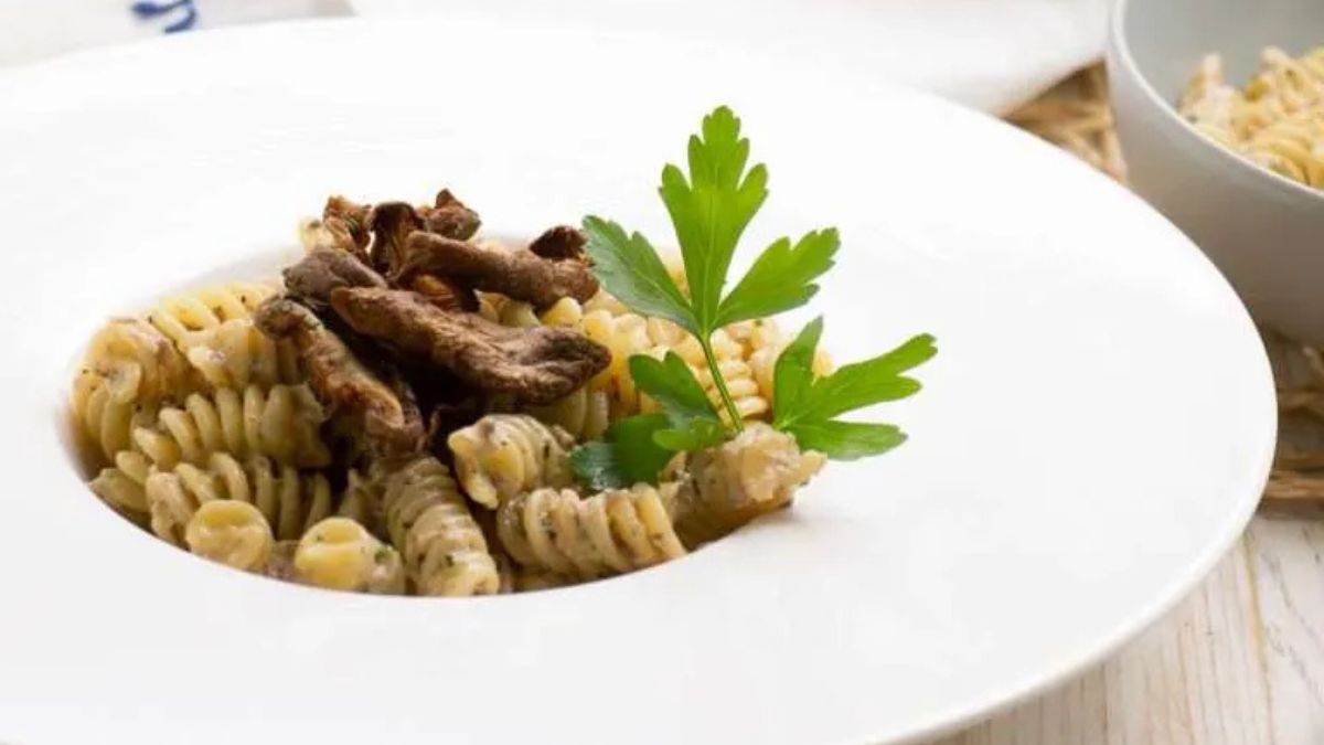 Easy Mushroom Pasta with Air-Fried Shiitake Chips.