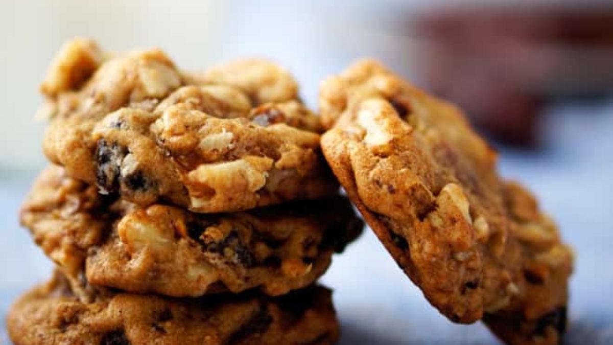 Easy Old Fashioned Hermit Cookies.