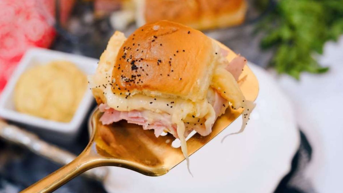 Easy and Quick Baked Ham and Cheese Sliders Recipe.