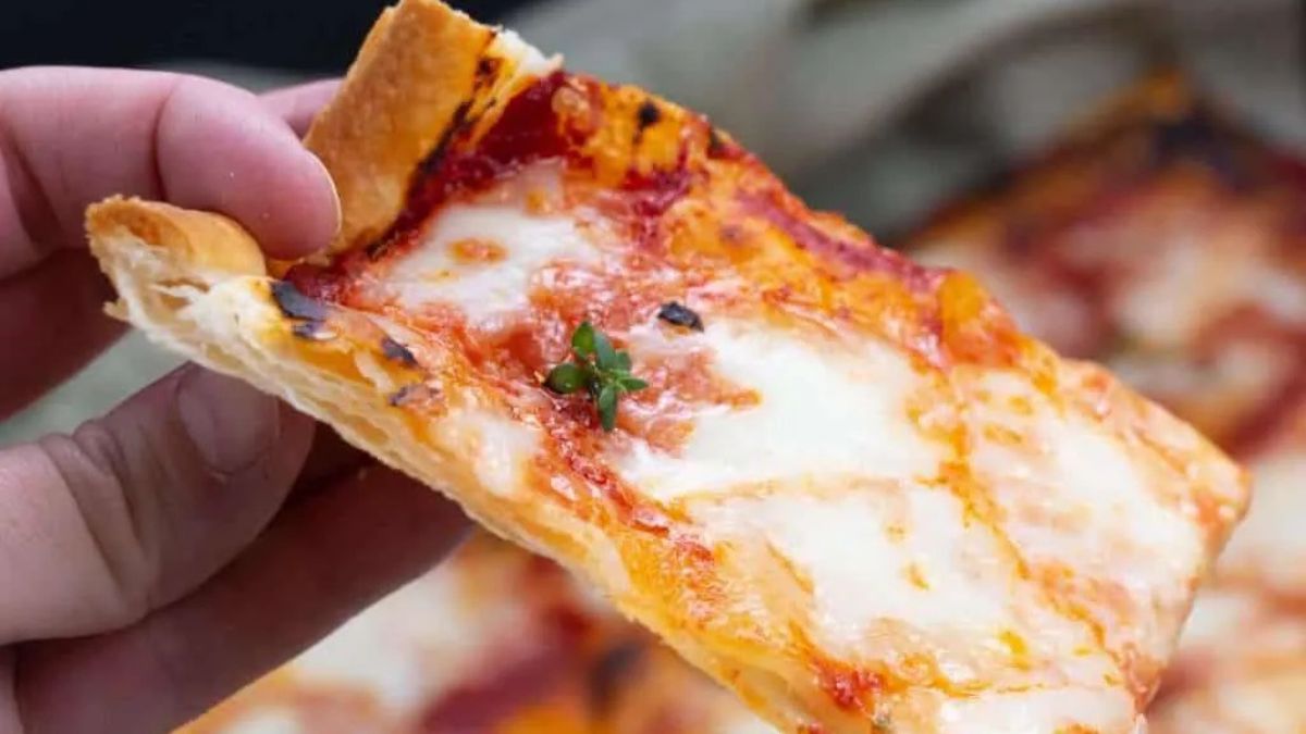 Express Pizza with Flaky Dough.
