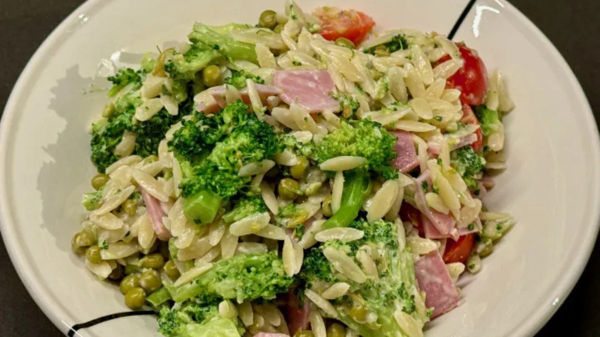Healthy green Greek pasta salad