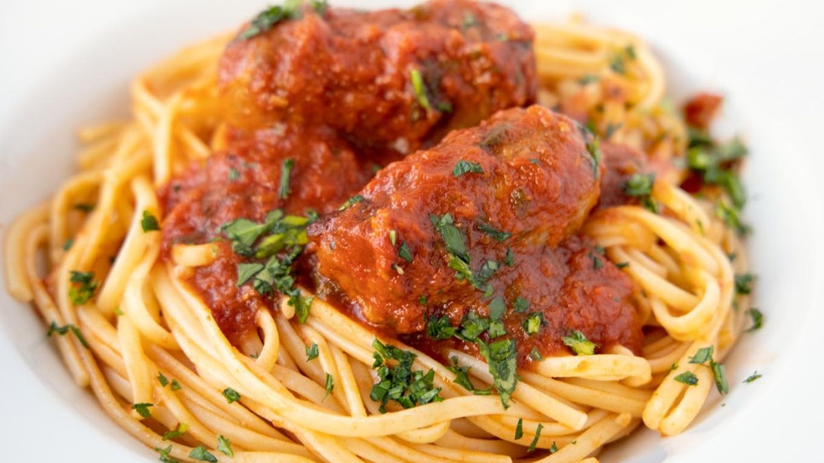 Homemade Spaghetti Sauce {Authentic Italian Recipe}.