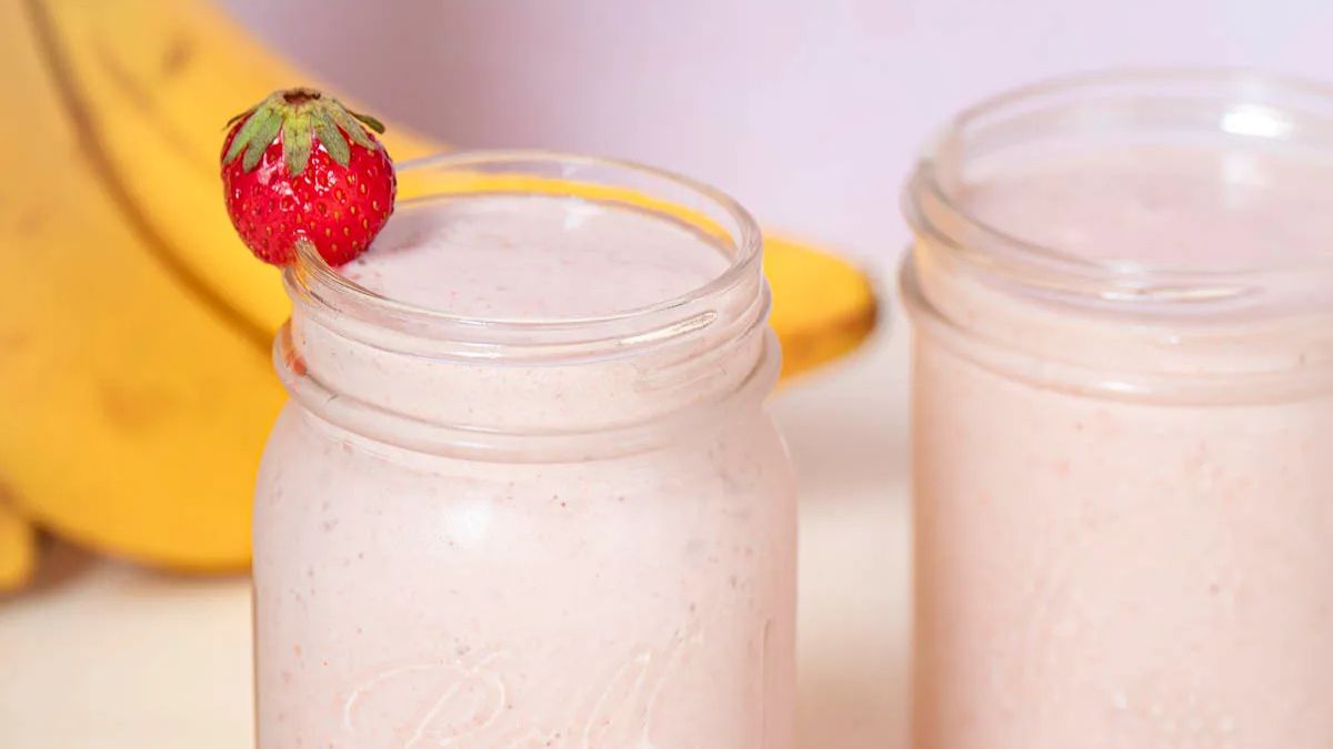 How To Make Panera Strawberry Banana Smoothie At Home.