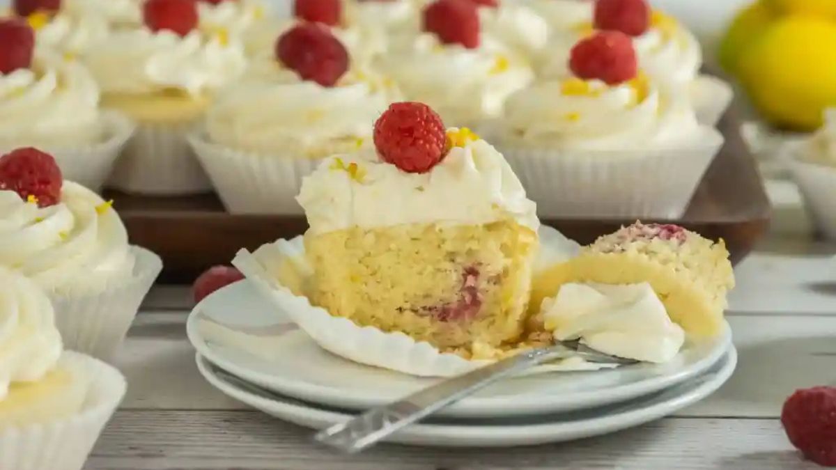 How to Make Raspberry Lemon Cupcakes: A Zesty Delight.