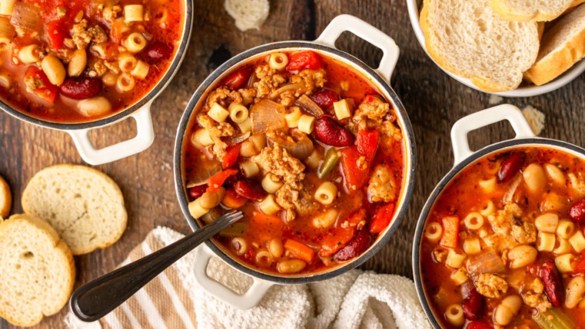Olive Garden Pasta Fagioli Soup.