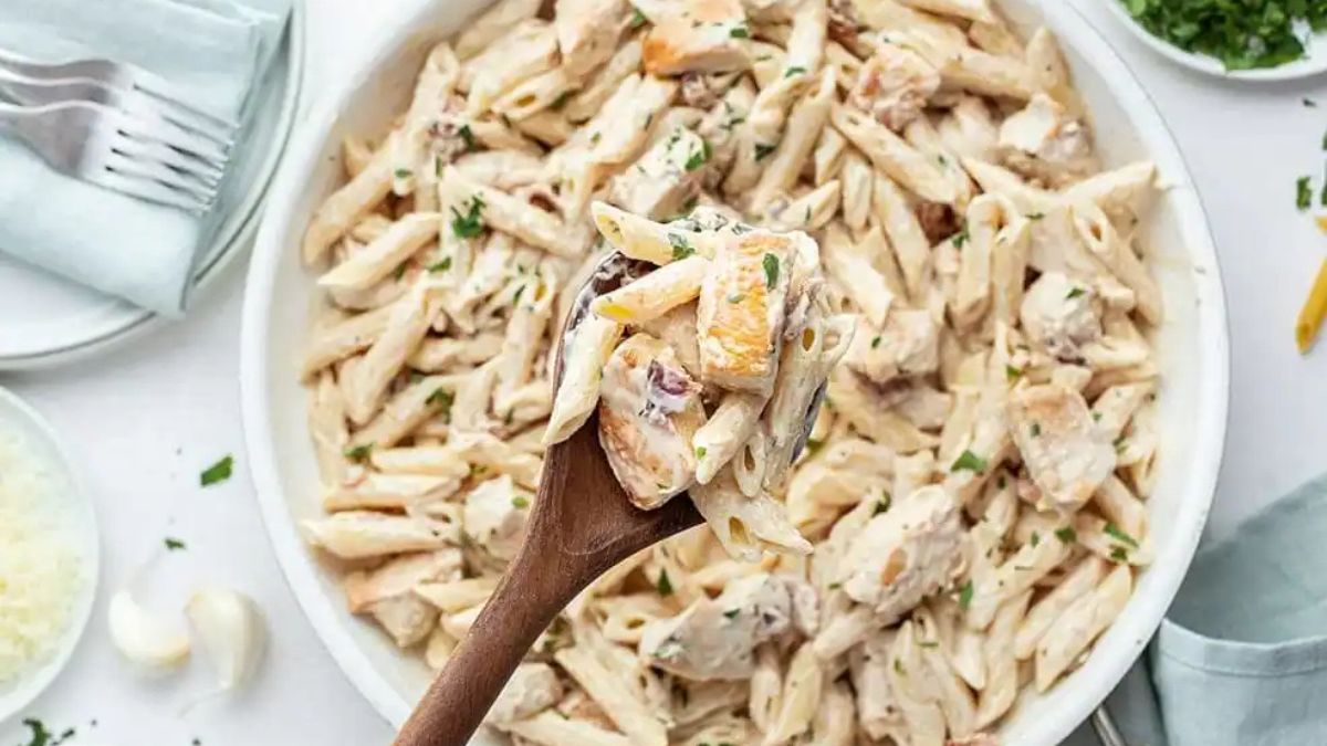 One Pot Chicken Alfredo Pasta.