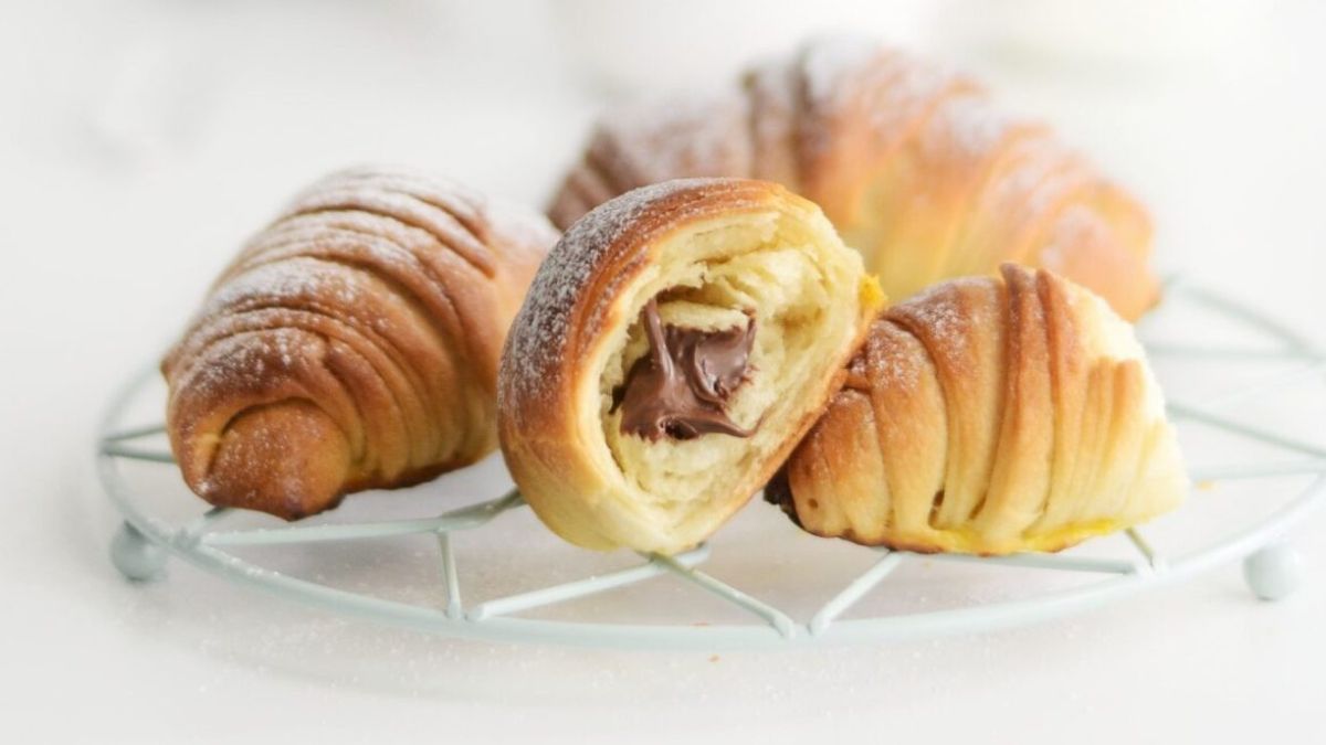 Quick & Easy Nutella Croissants.