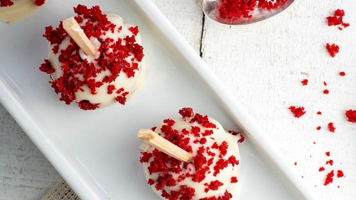 Red Velvet Cake Pops.