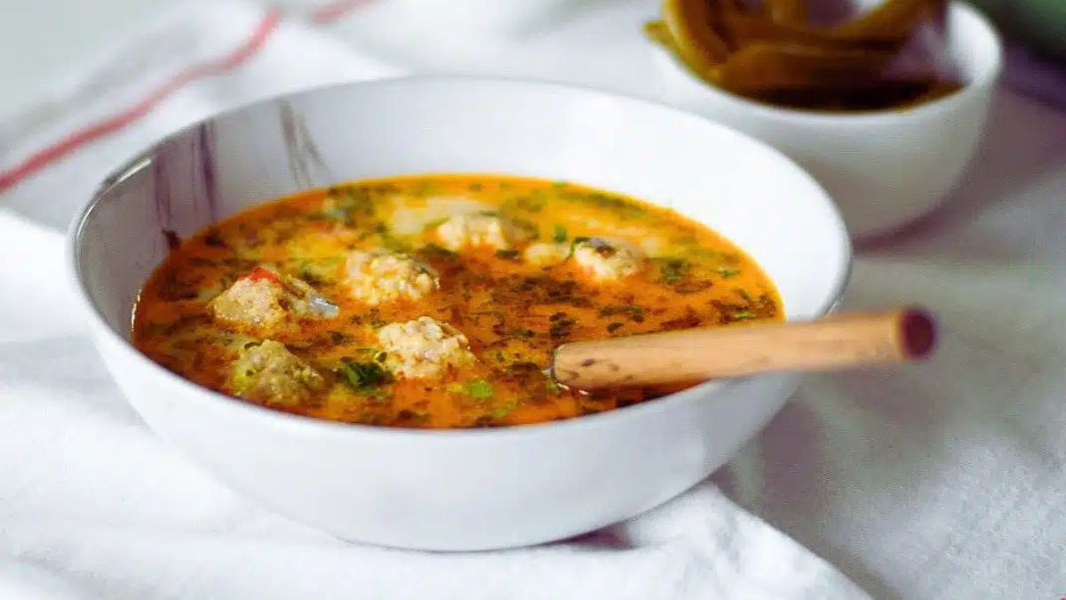 Romanian Meatball Soup: Ciorbă de Perișoare.