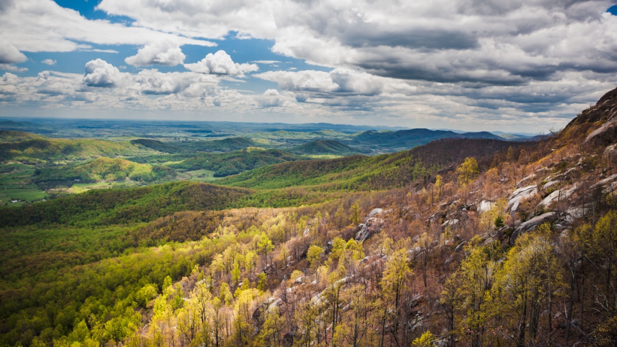 Mountain view from the Old Rag mountain hiking trail at Shenandoah National Park in Virginia.