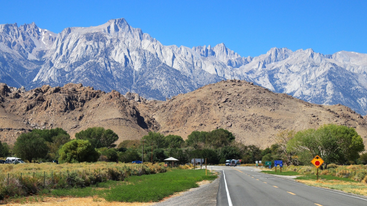 Lone Pine, CA, USA - 20 09 2017:
The Sierra Nevada, on the way from Yosemite NP to Death Valley NP.