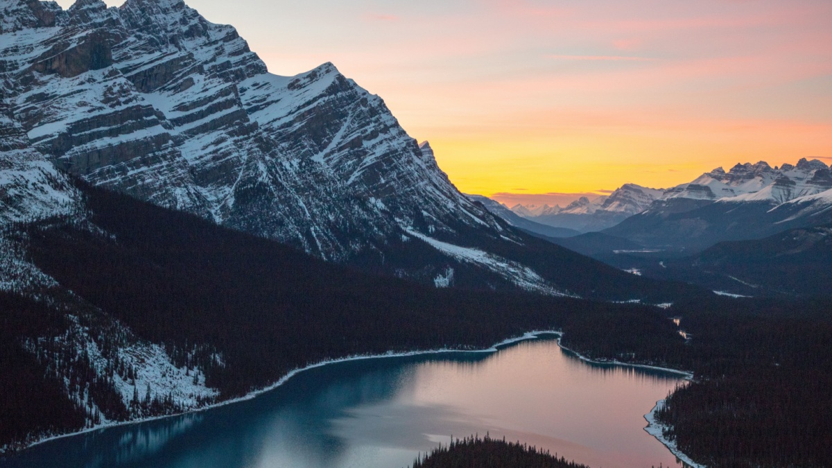 Beautiful Mountain Image, Banff Alberta, Canmore, Morley, Jasper National Park, Alpine Lakes, Banff National Park, Peyto Lake, Vermillion Lake, Mt Rundle, Kananaskis, Mount Assiniboine.
