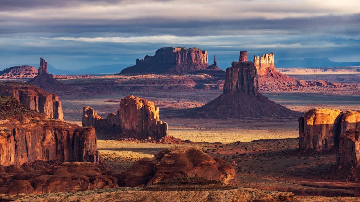Hunts Mesa at sunrise, Monument Valley, Arizona, USA.