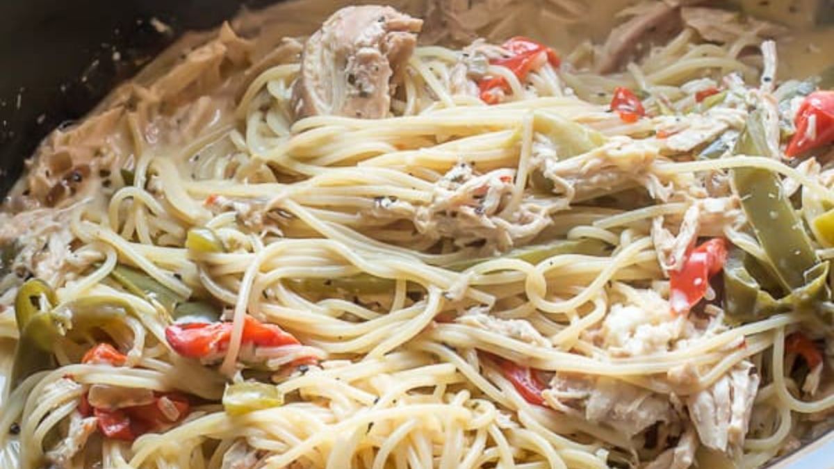 Slow Cooker Italian Chicken Spaghetti (Olive Garden Chicken Scampi Copycat).