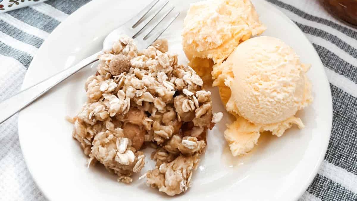 Sourdough Apple Crisp - Easy Discard Snack Recipe.
