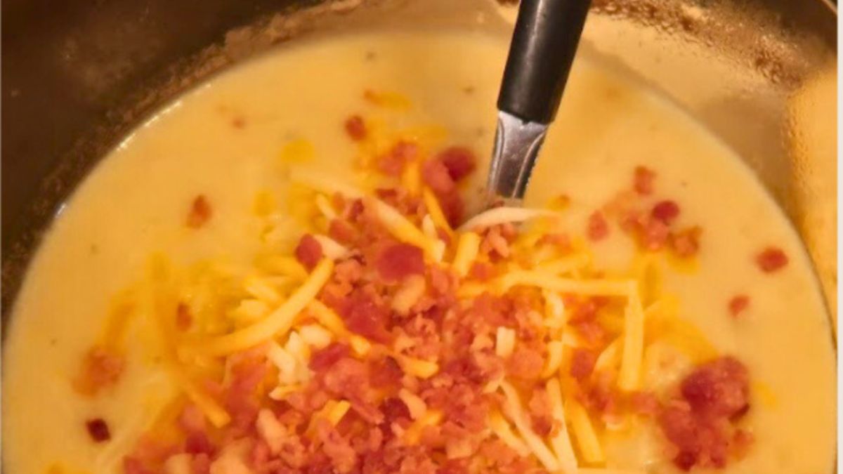The Best Loaded Potato Soup in the Slow Cooker.