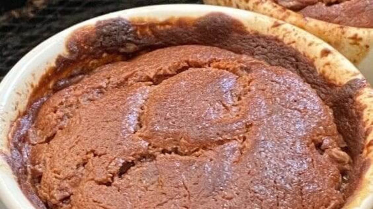 Air Fryer Mug Cake (2 Quick Ways).