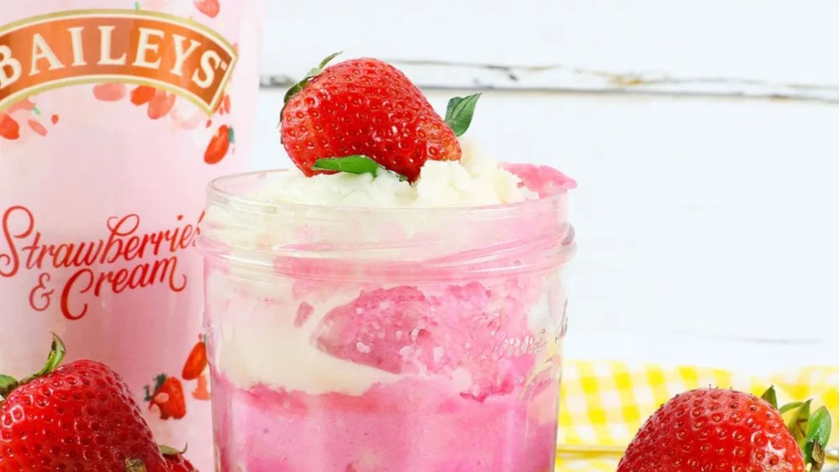 Baileys Strawberry Mug Cake.