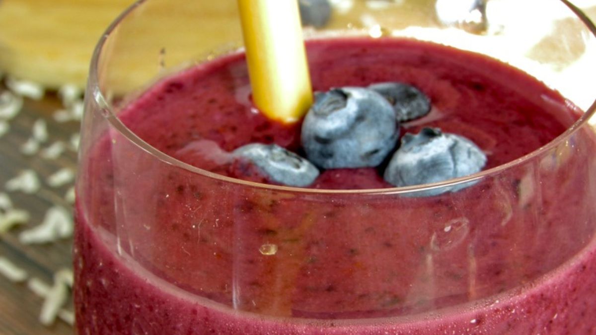Blueberry Coconut Smoothie.