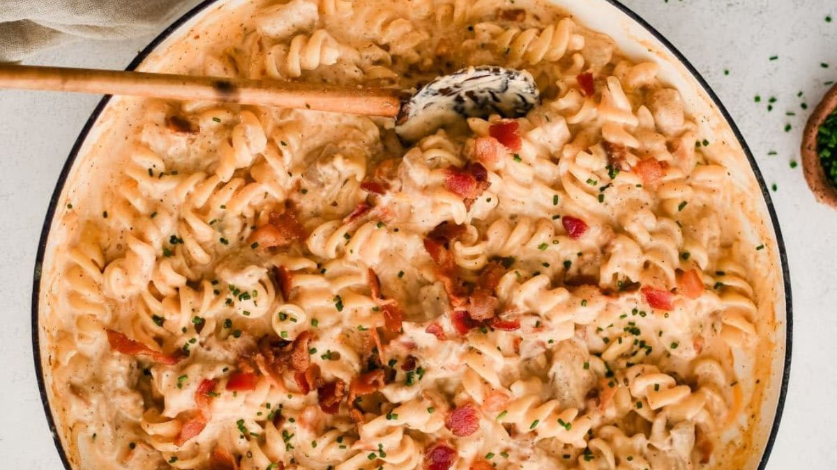 Chicken Bacon Ranch Pasta (One-Pot).