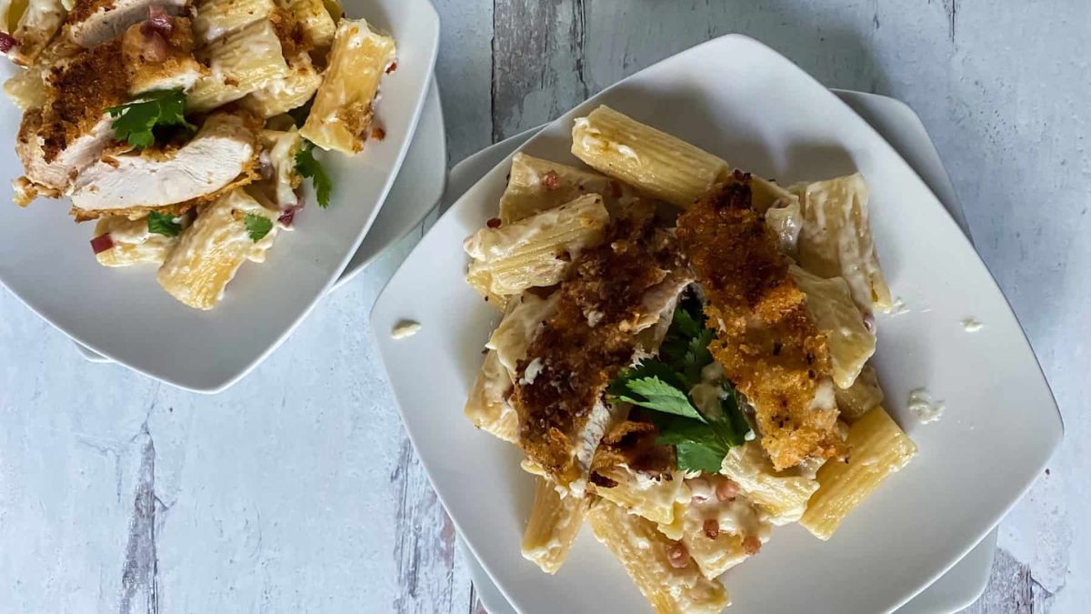 Creamy Chicken Cordon Bleu Pasta (One Pot Recipe).