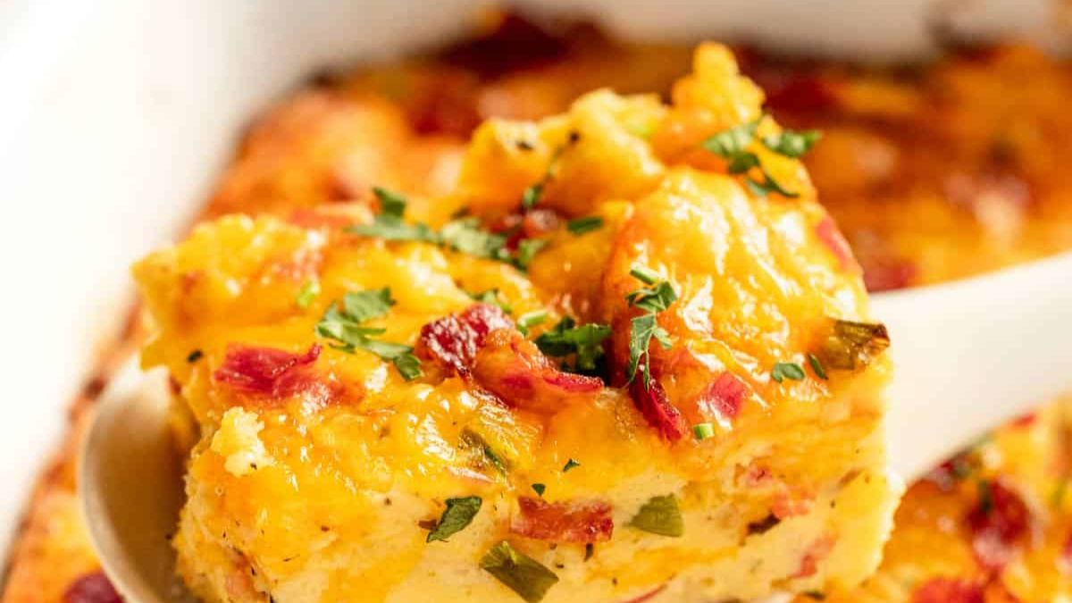Easy Breakfast Casserole (Breakfast Strata).