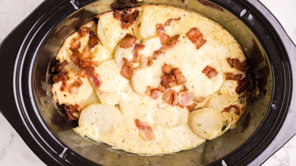 Easy Creamy Slow Cooker Scalloped Potatoes Recipe.