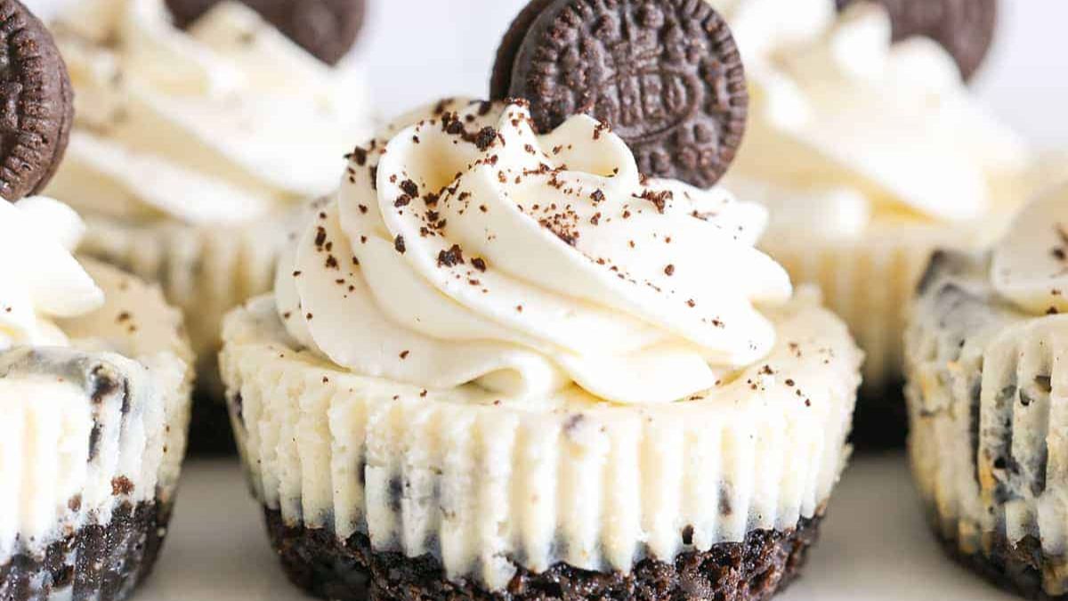 Easy Mini Oreo Cheesecake Bites.
