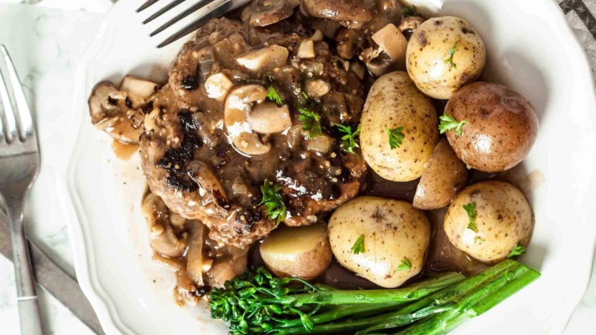 Easy Salisbury Steak (with Mushroom Gravy).