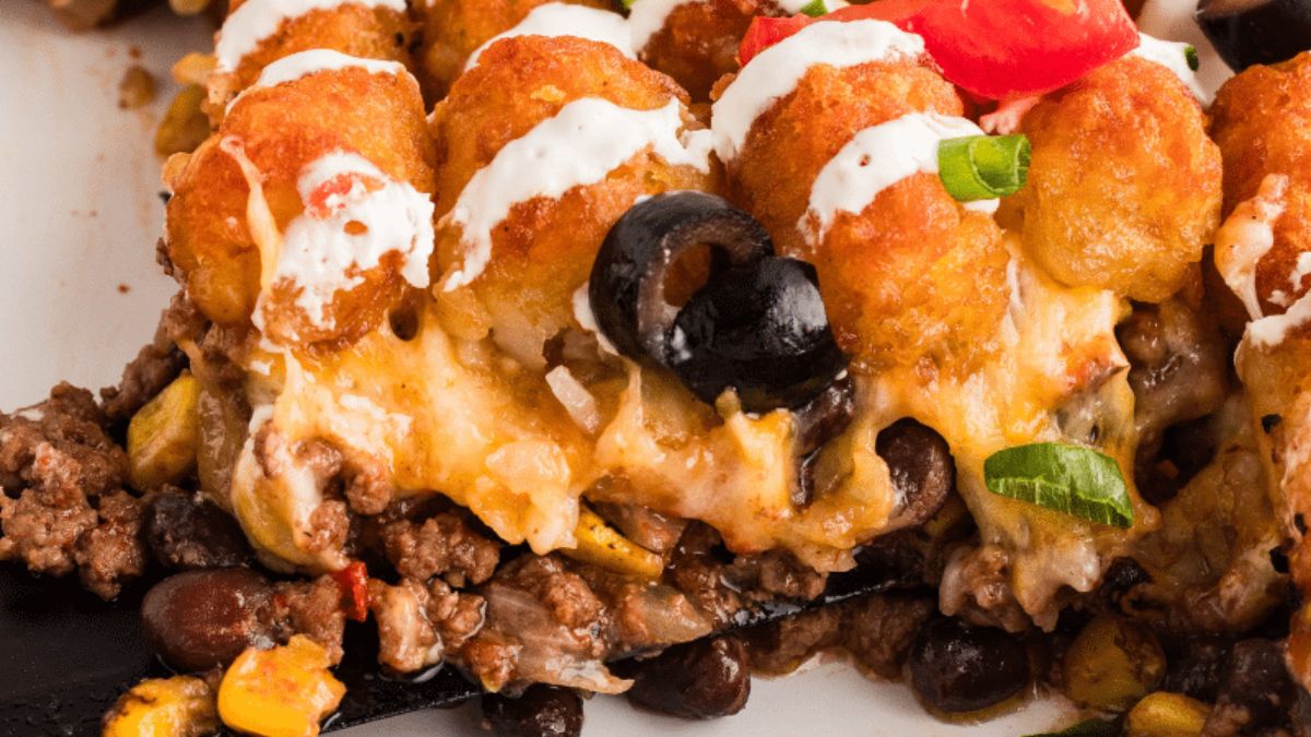 Easy Taco Tater Tot Casserole (Perfect for Family Dinners!).