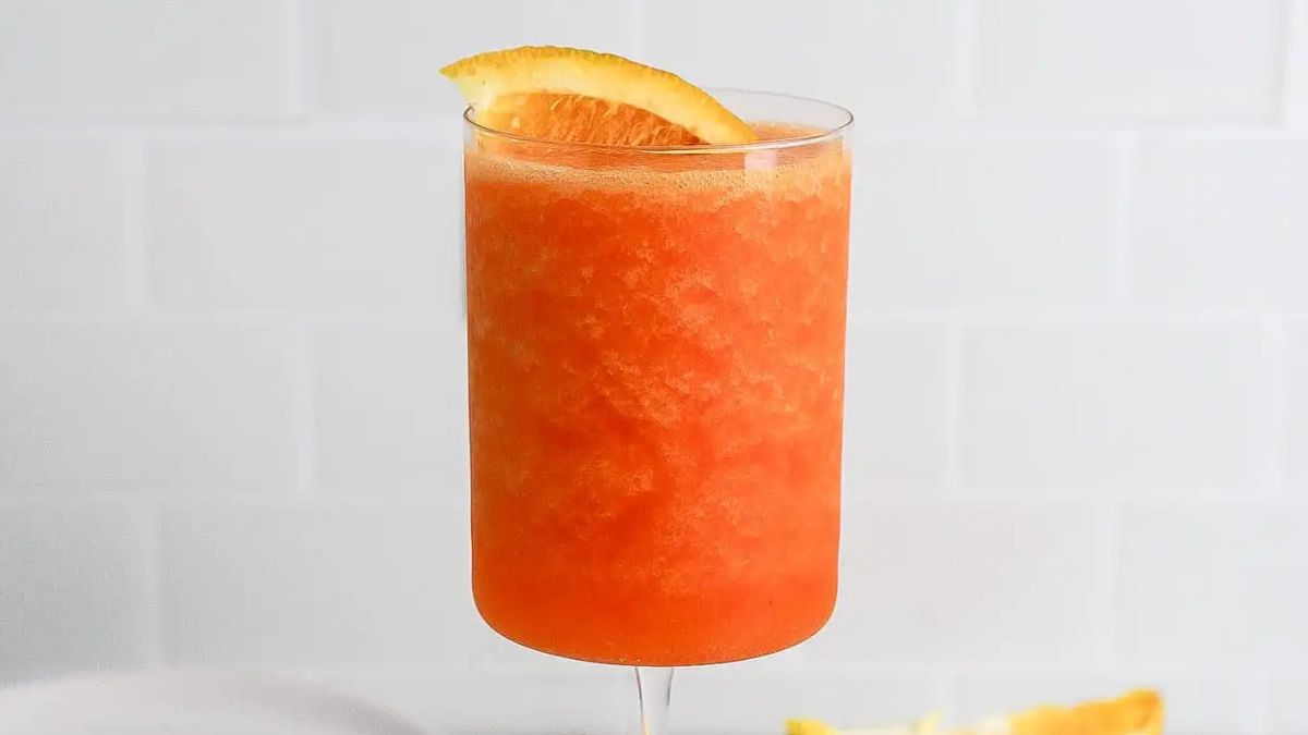 Frozen Aperol Spritz Cocktail (Easy Summer Recipe).
