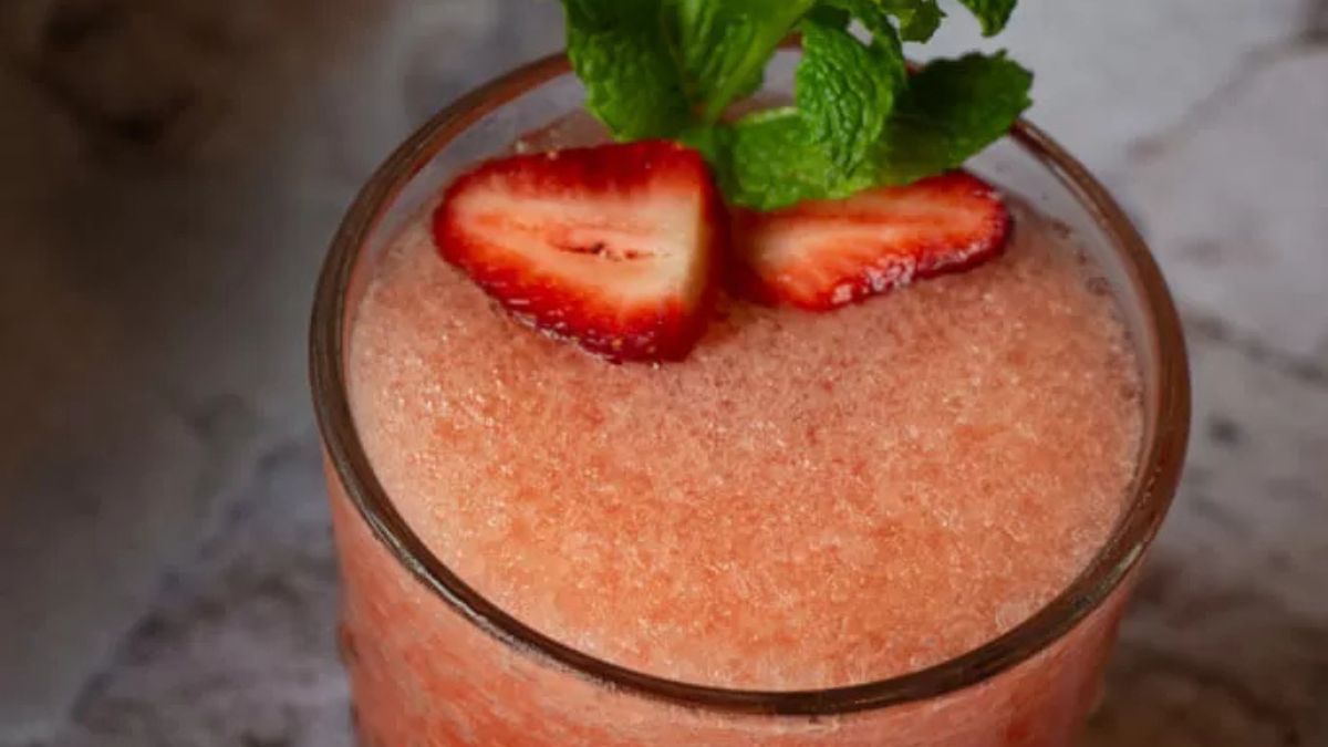 Frozen Strawberry Mint Julep Recipe.