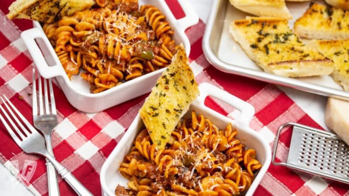 Instant Pot Tomato Beef Pasta.