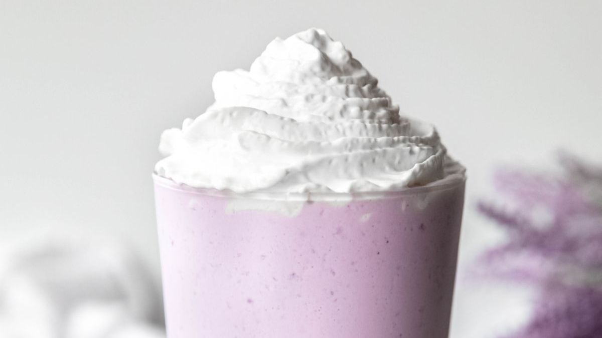 Lavender Crème Frappuccino (Starbucks Copycat).
