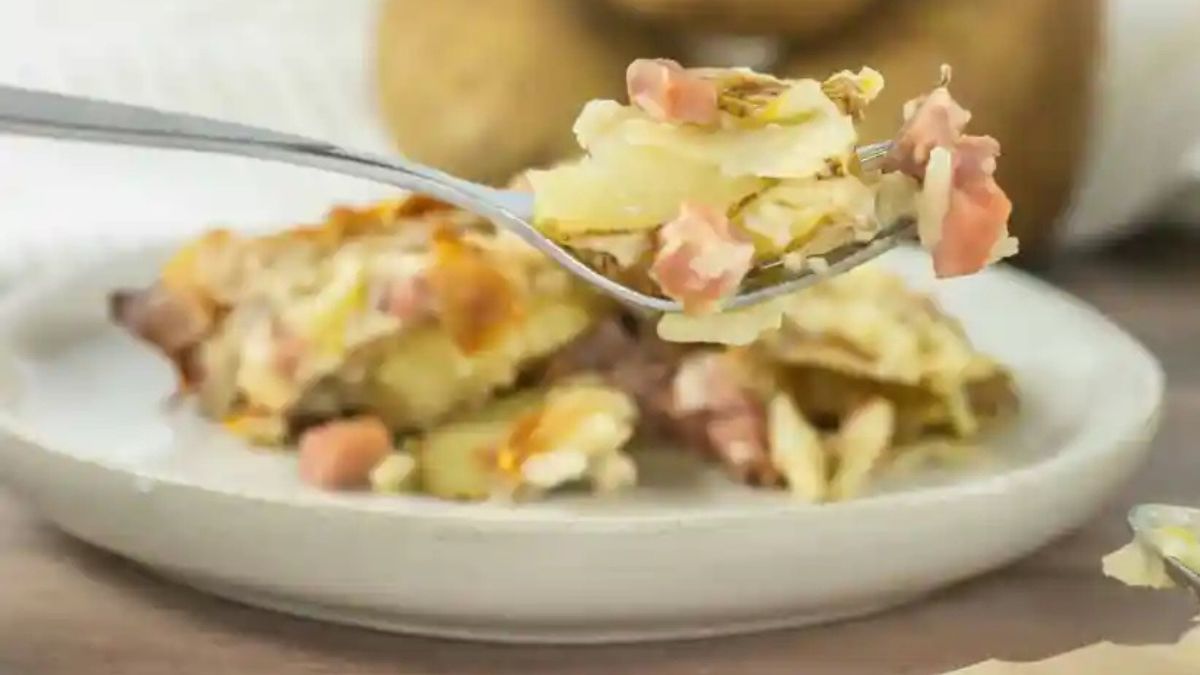 Old Fashioned Scalloped Potatoes with Ham Recipe.