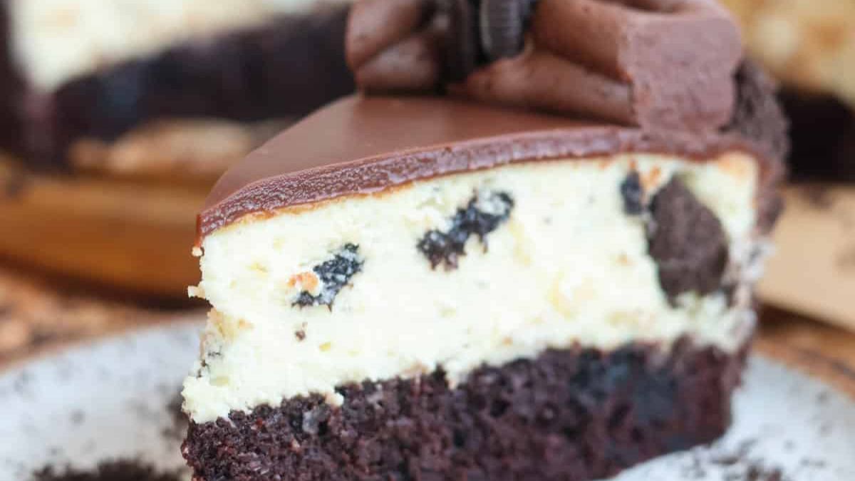 Oreo Cake Cheesecake.