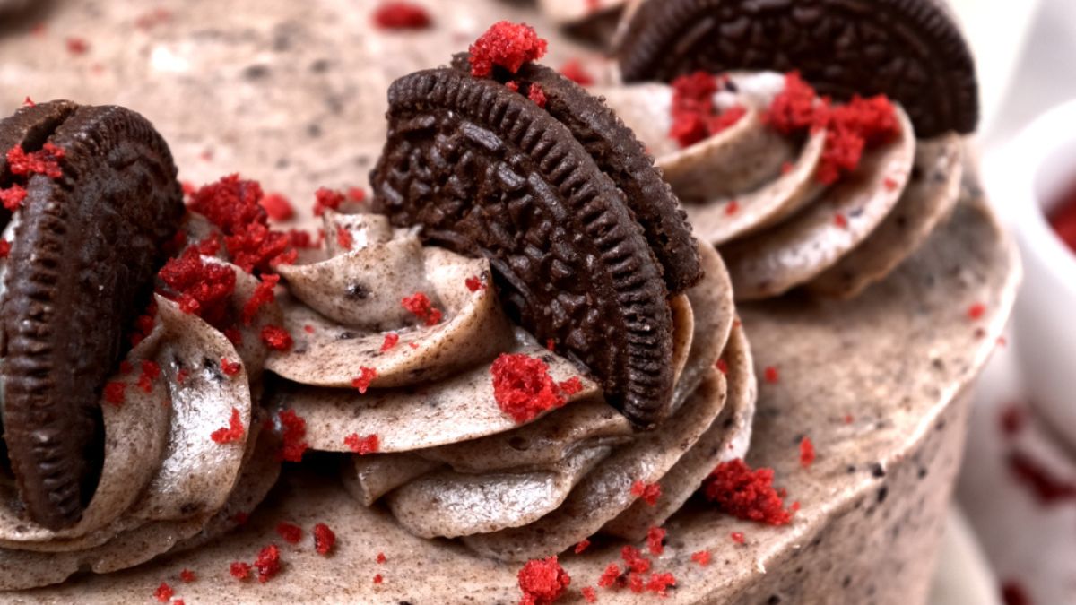 Red Velvet Oreo Cake Recipe.